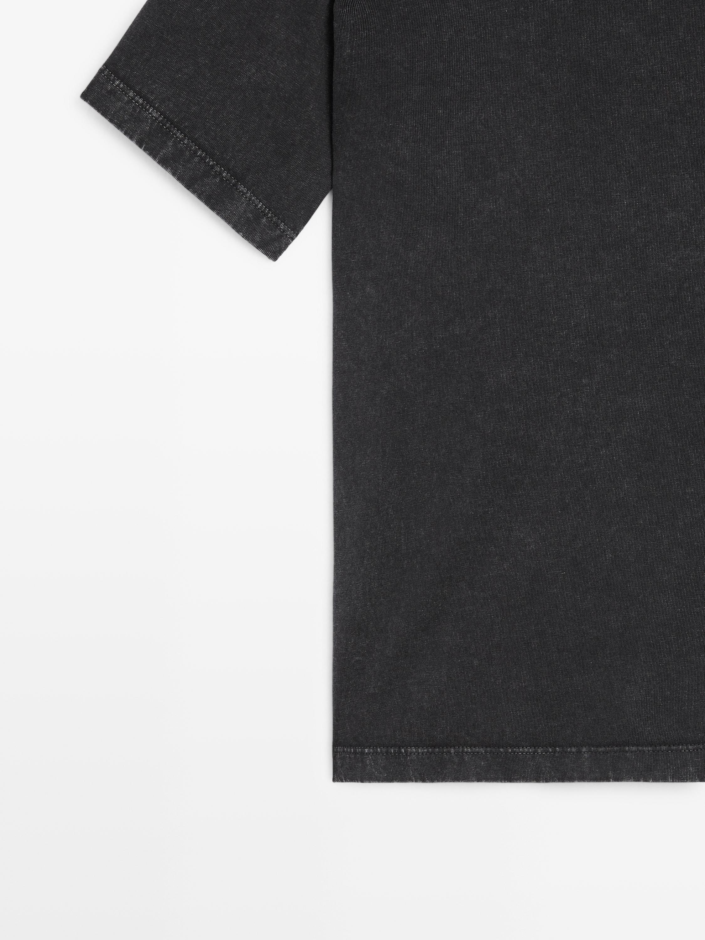 Distressed oversize T-shirt